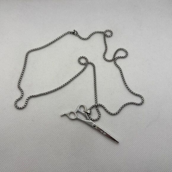 Brand New!! Barber shears pendant with chain - Picture 1 of 4